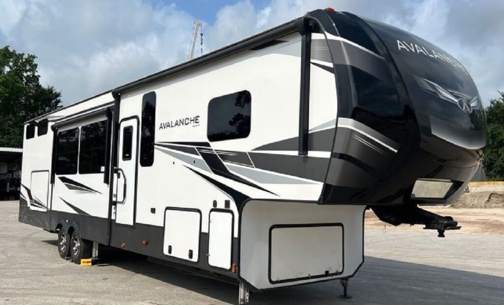 2021 Keystone Avalanche 395 BH