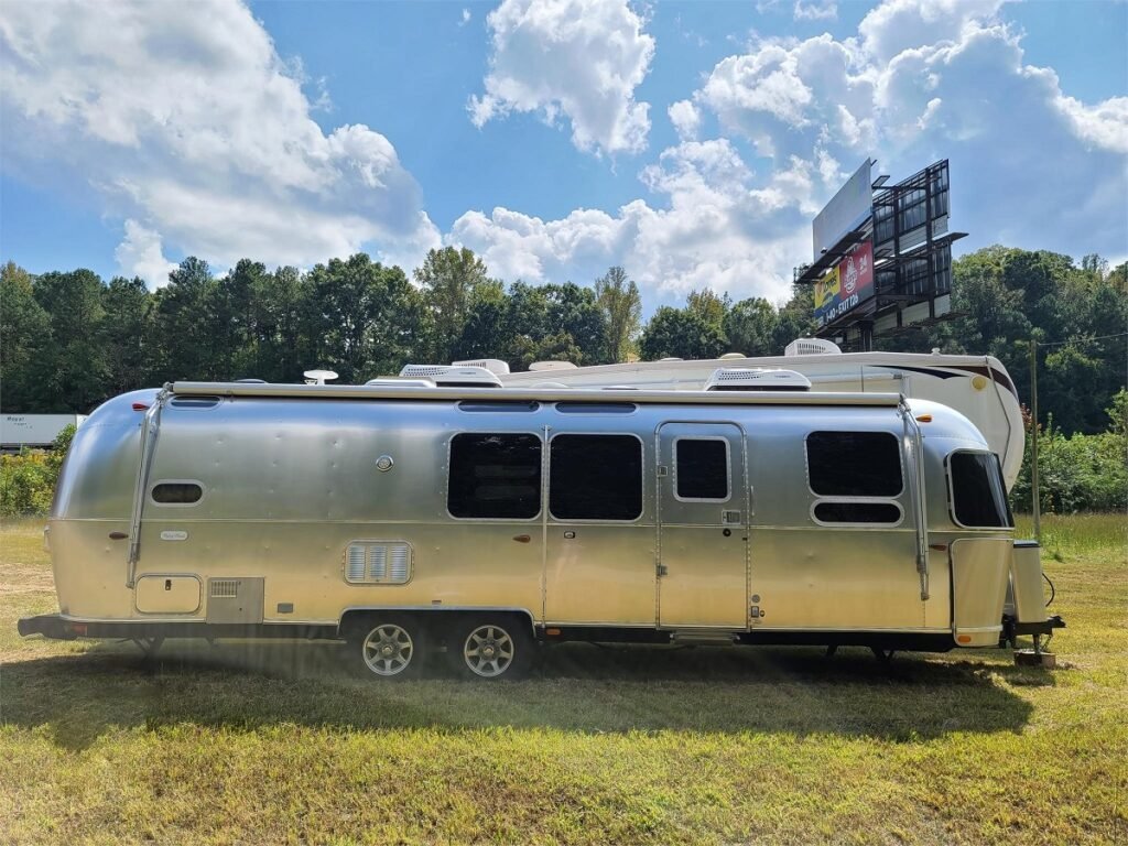 2020 Airstream Flying Cloud 30FB