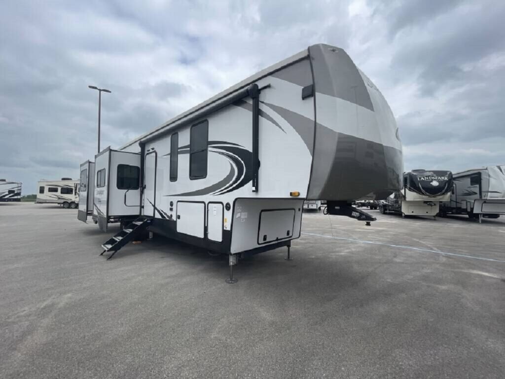 2022 Forest River Sandpiper Luxury 39BARK