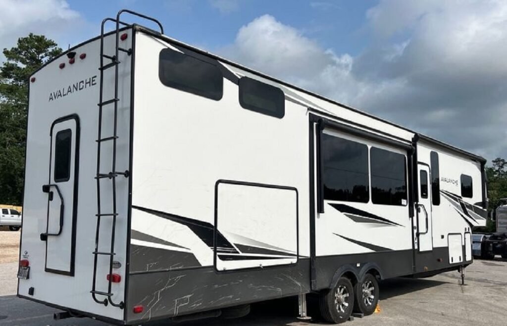 2021 Keystone Avalanche 395 BH