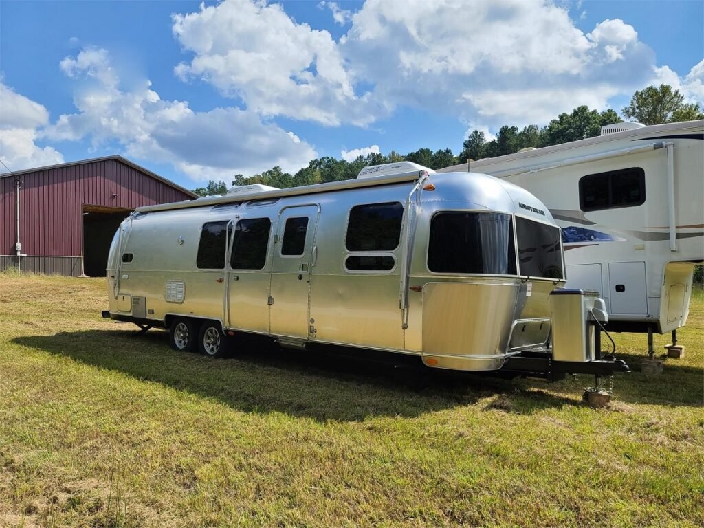 2020 Airstream Flying Cloud 30FB