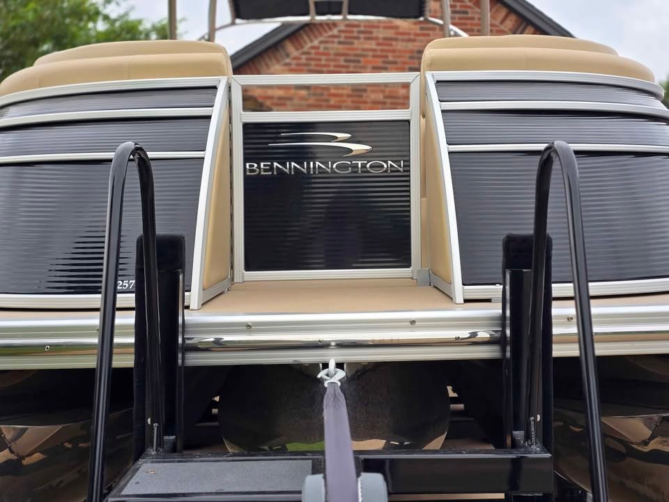 2013 Bennington Q2575