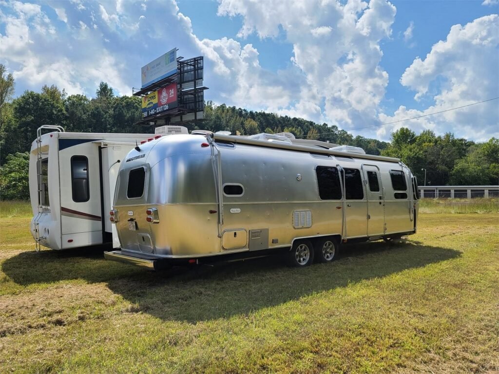 2020 Airstream Flying Cloud 30FB