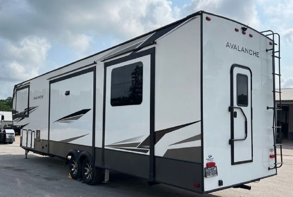 2021 Keystone Avalanche 395 BH
