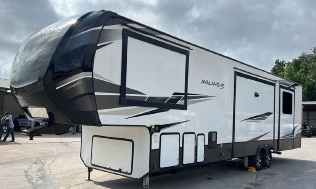 2021 Keystone Avalanche 395 BH