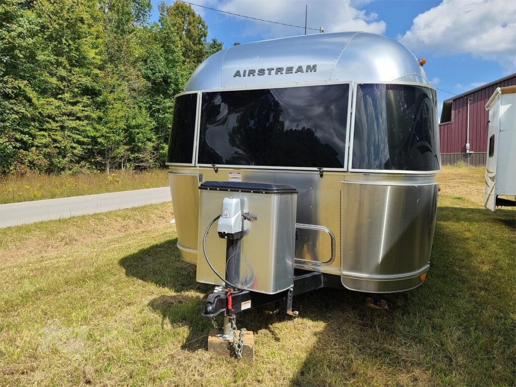 2020 Airstream Flying Cloud 30FB