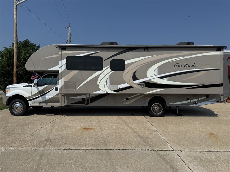 2015 Thor Four Winds 33SW Super C Motorhome