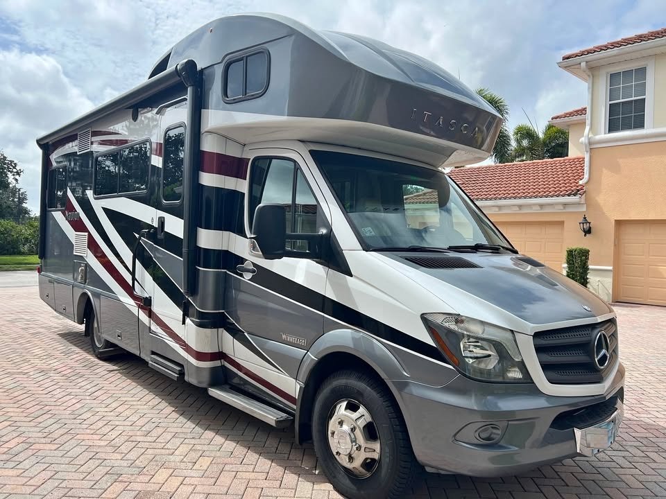 2015 Itasca Navion 24G