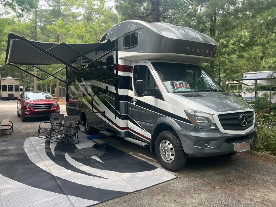 2015 Itasca Navion 24G