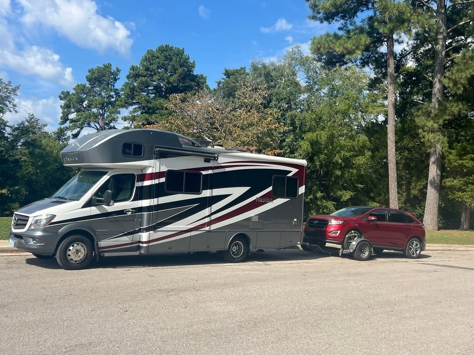 2015 Itasca Navion 24G