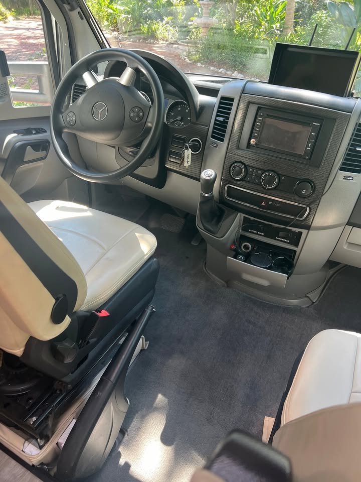 2015 Itasca Navion 24G