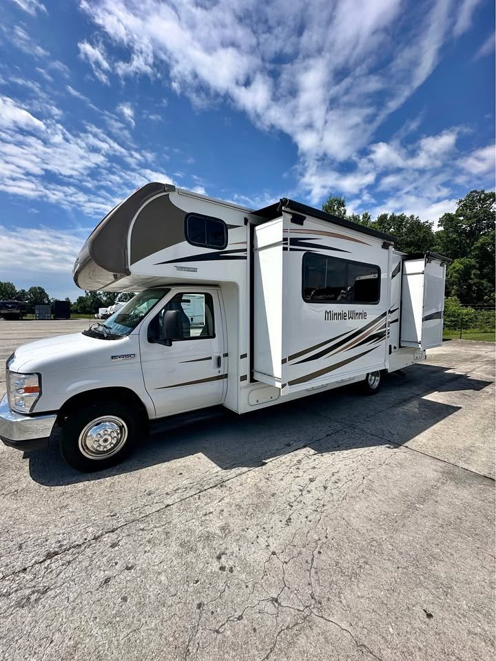 2018 Winnebago Minnie Winnie 26A