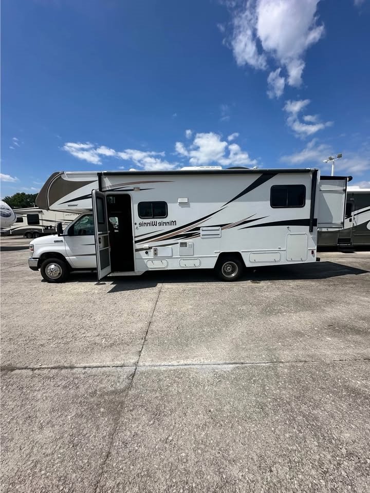 2018 Winnebago Minnie Winnie 26A