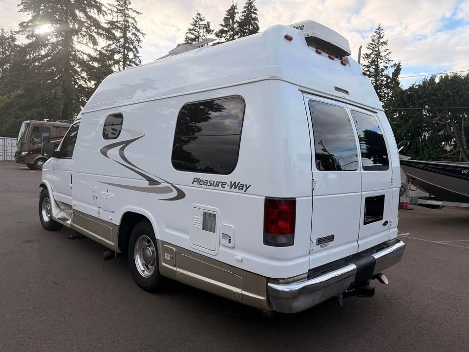 2008 Pleasure-Way Excel TS – Class B Motorhome